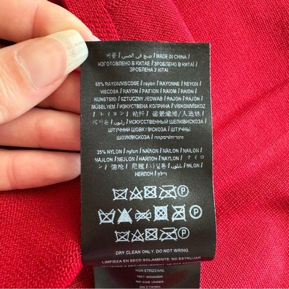 NWT GUESS Sweater Long Sleeve - Picture 9 of 9